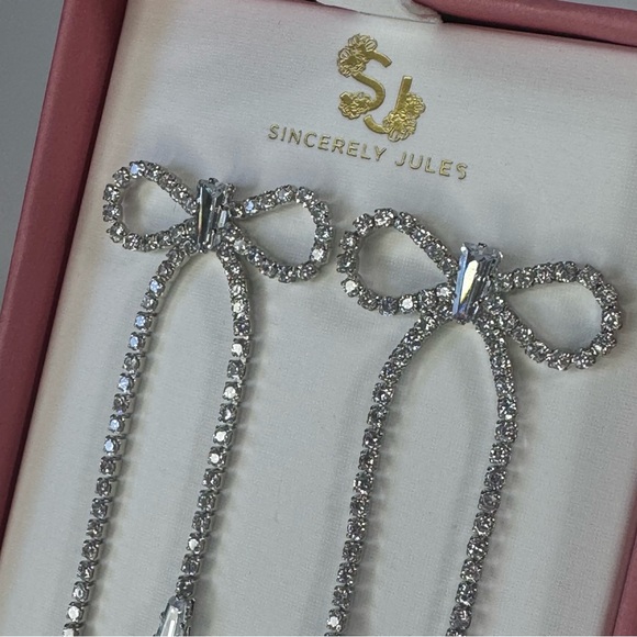 Sincerely Jules Cubic Zirconia Bow Earrings (Silver) - Picture 13 of 14